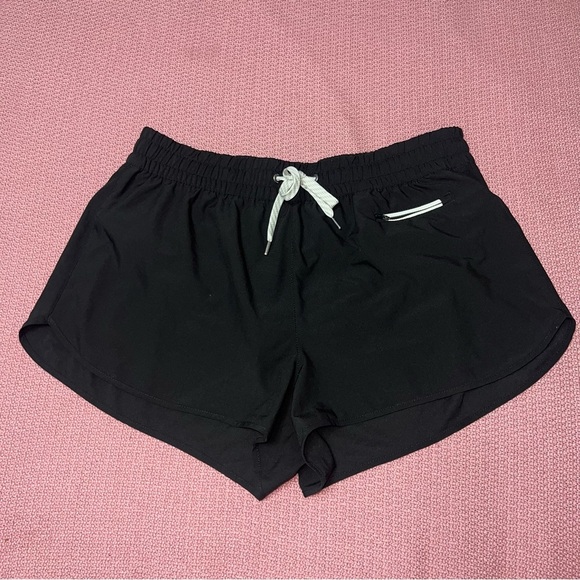 Vuori Clementine Black Shorts women’s size XL - Picture 5 of 7